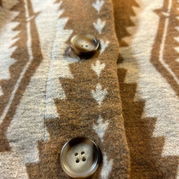 Over Sized Jacket. Buttons. Large Pockets. Aztec. Yellowstone. Dutton Ranch. - Picture 12 of 17